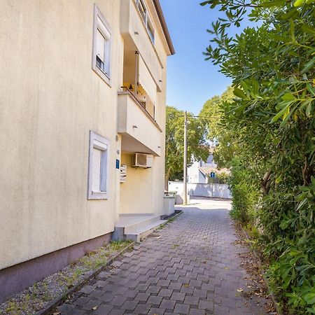 Apartment Stellina Stinjan Bagian luar foto